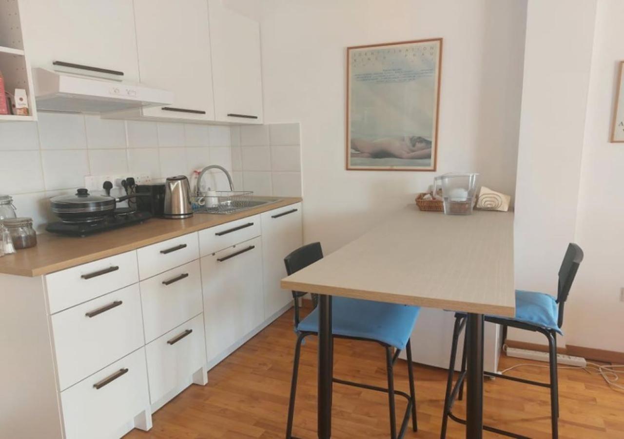 Studio Room Ensuite By The Beach, Entire Independent Unit Limassol Exterior foto
